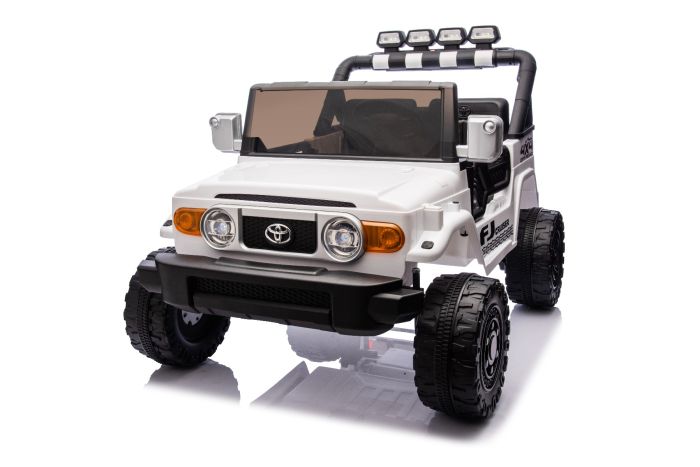 Elektrické autíčko Toyota FJ Cruiser XXL s pohonom 4x4, licencované (Dvojmiestne), biele, Prenosná lítiová batéria, Vysoký podvozok, Dve sedadlá, Odpružená zadná náprava, 2,4 GHz Diaľkový ovládač, MP3 prehrávač s Bluetoothom, LED svetlá