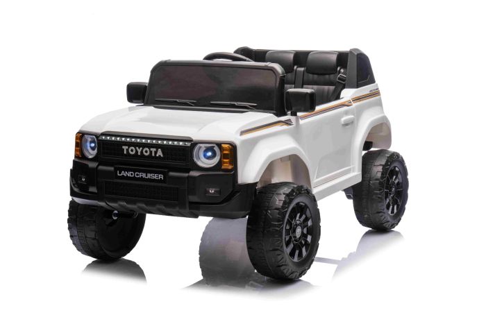 Elektrické autíčko Toyota Landcruiser 12V, biele, široké jednomiestne sedadlo, 2,4 GHz diaľkové ovládanie, USB / AUX Vstup, Bluetooth, Odpruženie, Lítiová batéria, LED svetlá, 2 X 25W Motor, ORIGINÁL licencia
